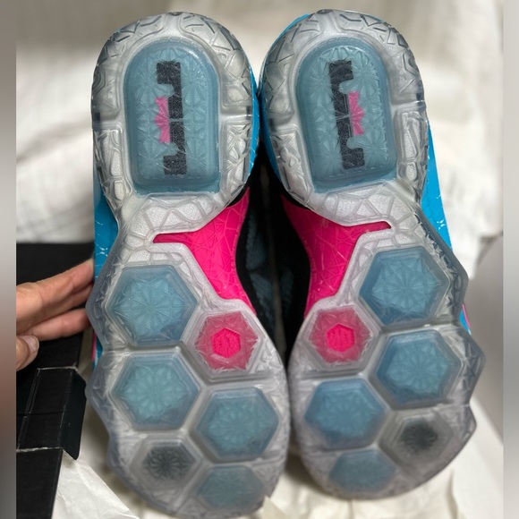 Nike - LEBRON XII - Black/Black-Pink Pow-BL Lagoon. - Picture 4 of 12